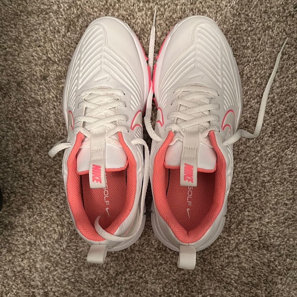 Never worn Nike women’s golf shoes